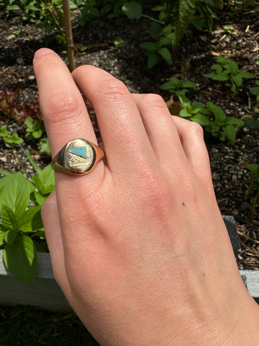 Antique Australian 15ct yellow gold engraved enamel signet ring