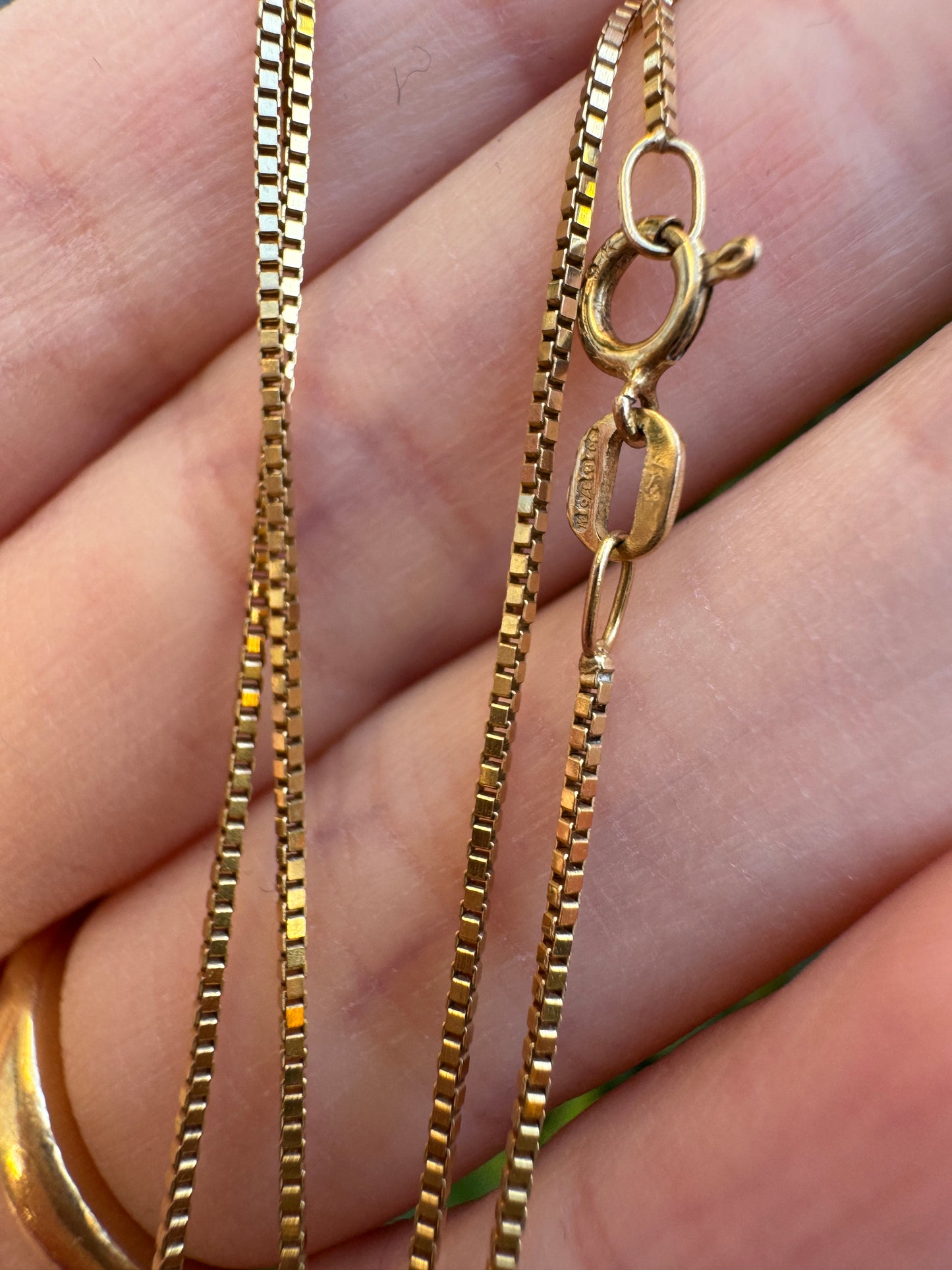 Vintage 9ct yellow gold box chain, 46cm / 18.11 inches long