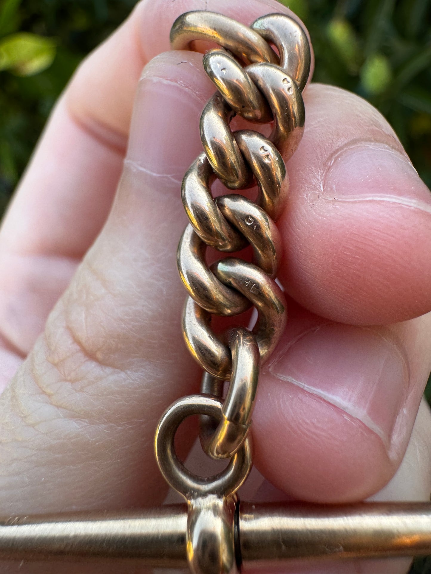 Antique 9ct yellow gold t-bar with extra gold links