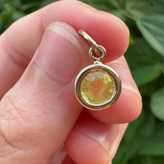 Custom 9ct yellow gold 1.15ct round cut yellow sapphire bezel set pendant