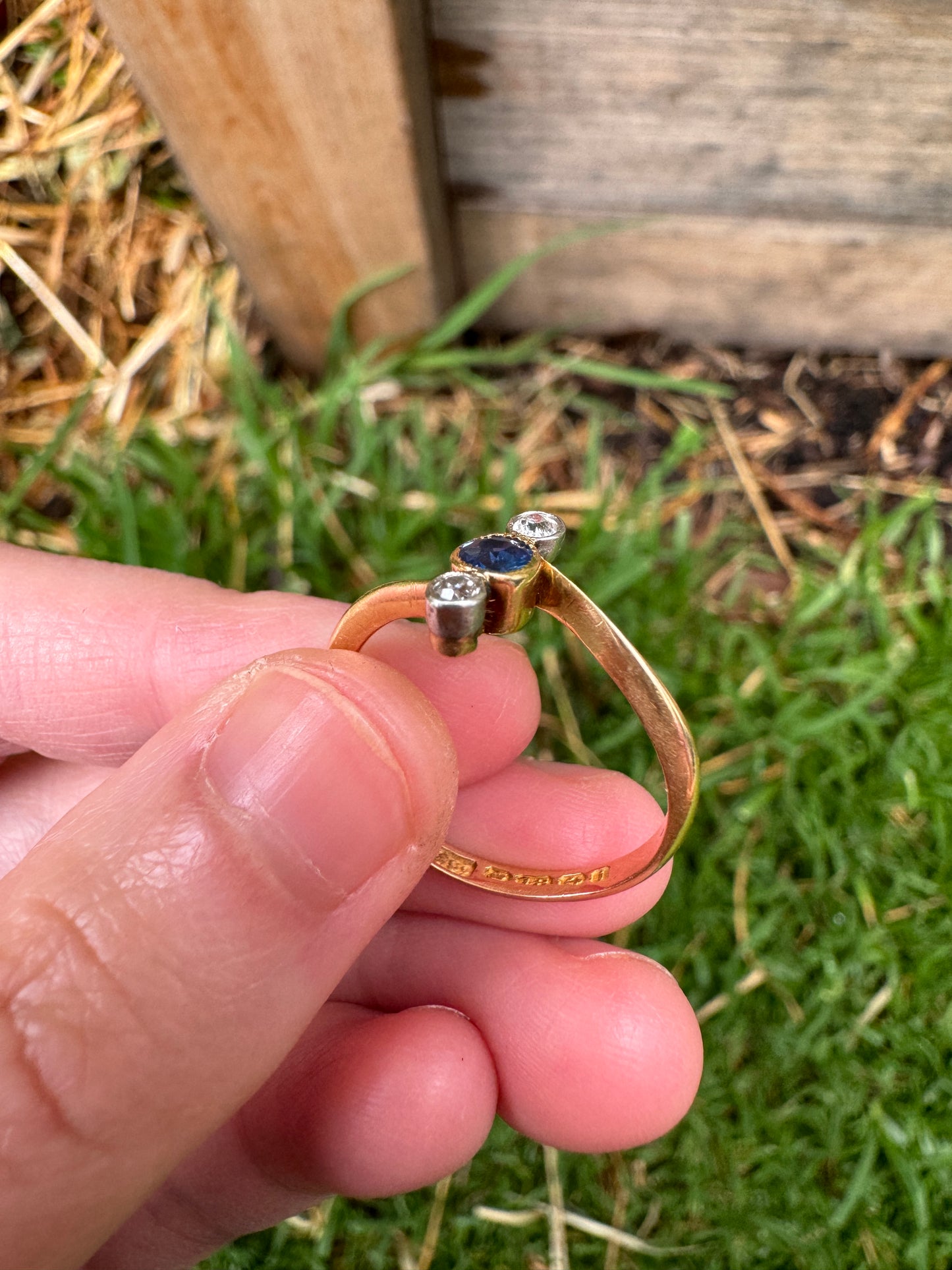 Antique 18ct yellow gold old cut sapphire and old mine cut diamond three stone vertical ring
