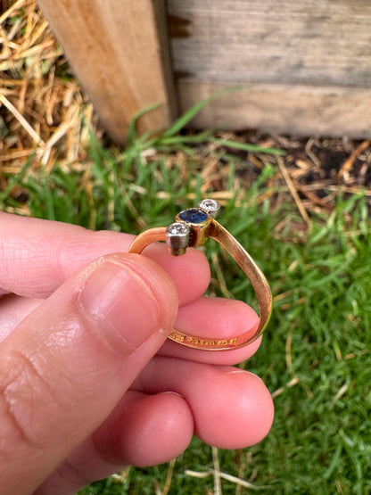 Antique 18ct yellow gold old cut sapphire and old mine cut diamond three stone vertical ring