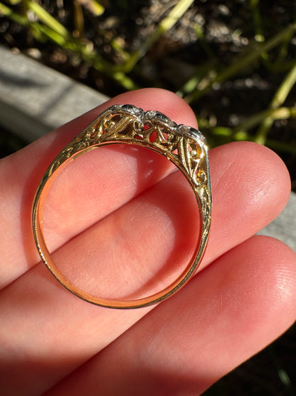 Vintage 18ct yellow gold three stone 0.3ct TCW old mine cut diamond ring
