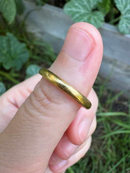 Vintage English 22ct yellow gold band, 2.7mm wide