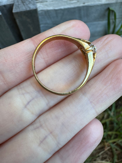 Antique 18ct gold old mine cut diamond belcher ring