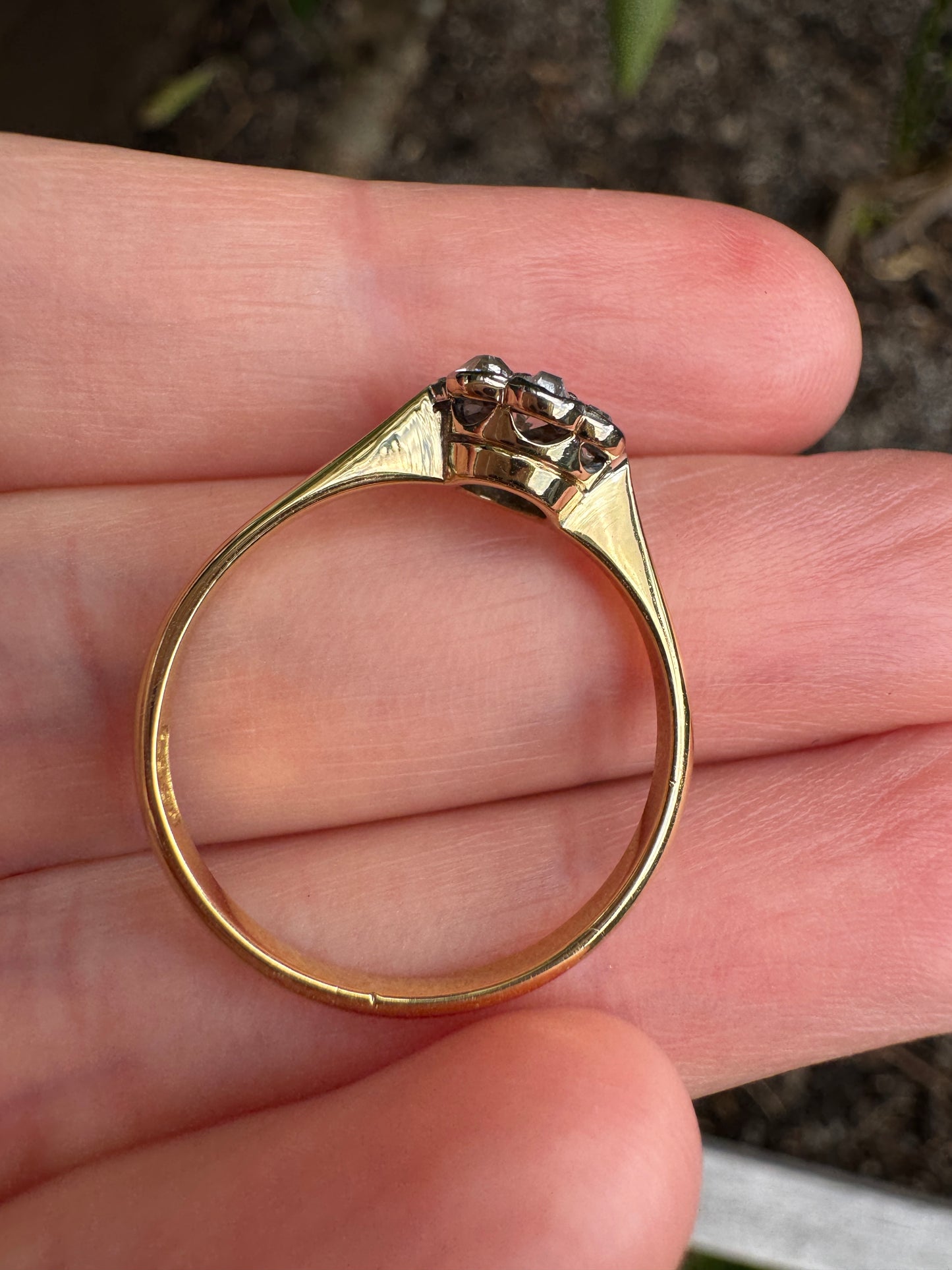 Antique 18ct yellow gold 0.4ct TCW old mine cut and single cut diamond daisy cluster ring