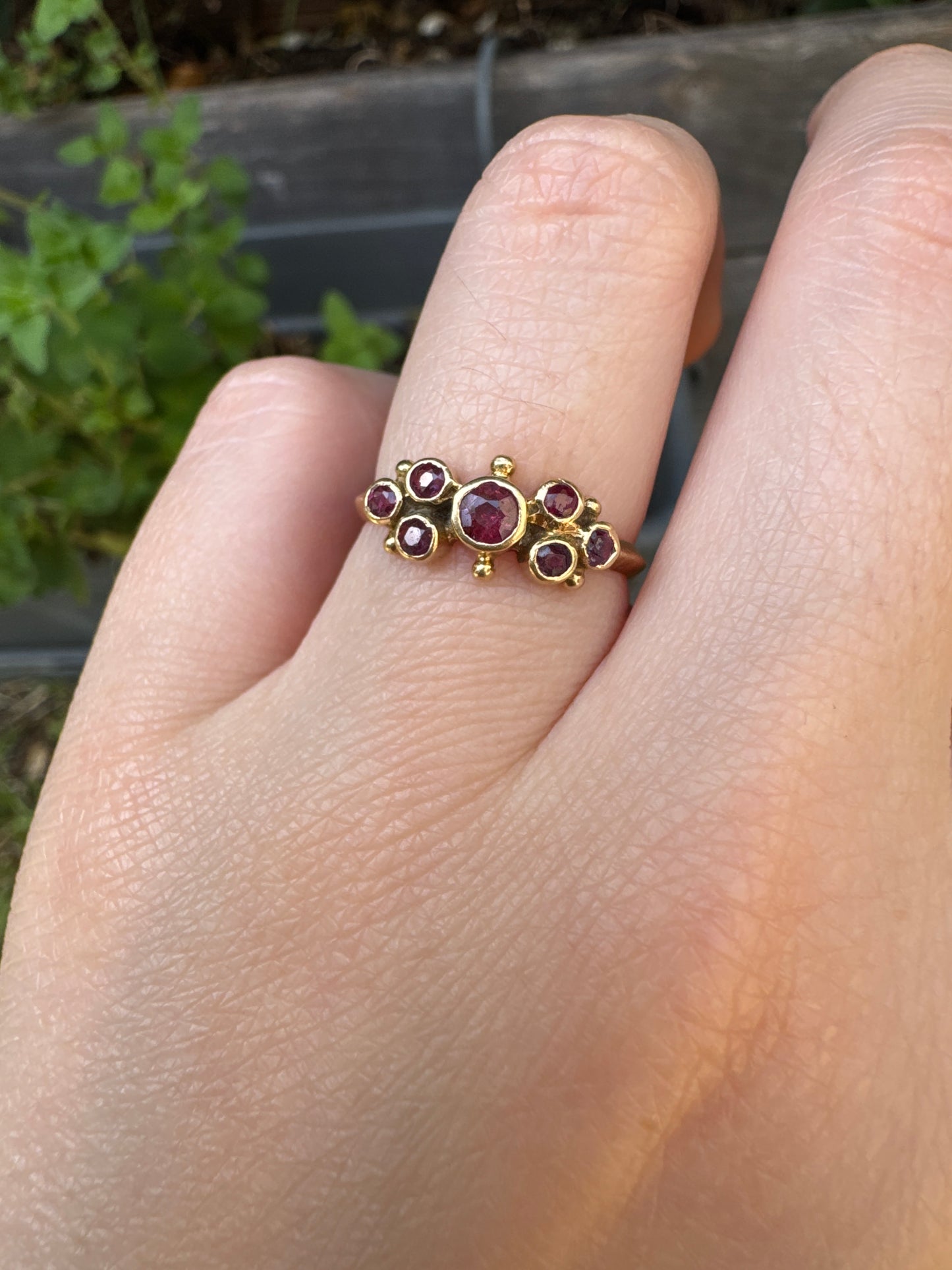 Vintage 18ct yellow gold seven stone 0.4ct TCW natural ruby ring