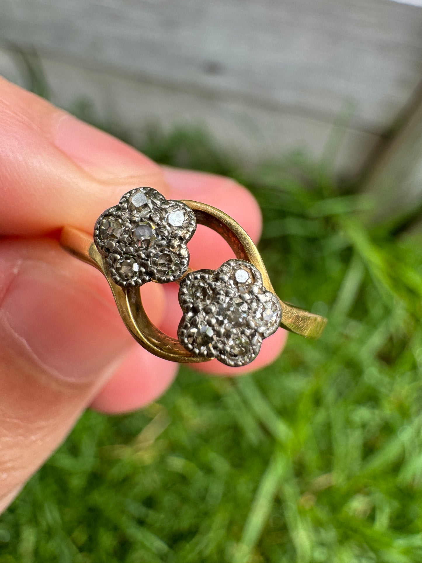 Antique 18ct yellow gold single cut diamond double daisy ring