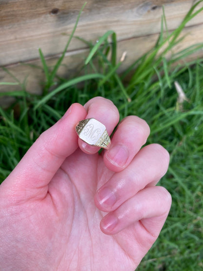 Vintage 14ct yellow gold 'M' initial signet ring