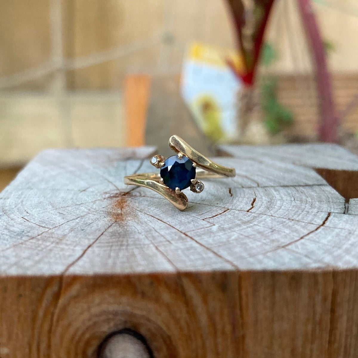 Vintage 14ct yellow gold sapphire and diamond crossover ring