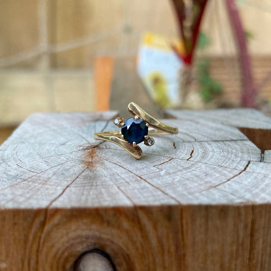 Vintage 14ct yellow gold sapphire and diamond crossover ring