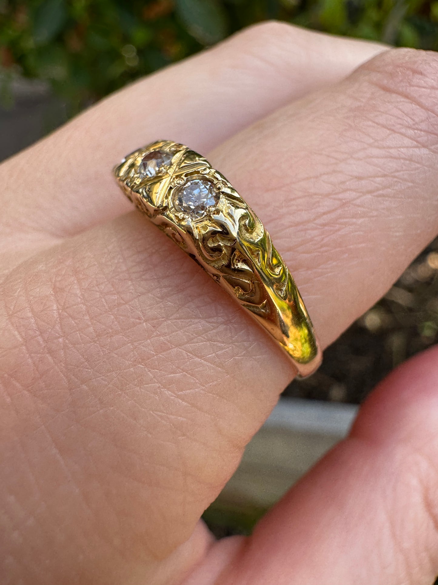 Vintage 18ct yellow gold three stone 0.28ct old mine cut diamond gypsy ring