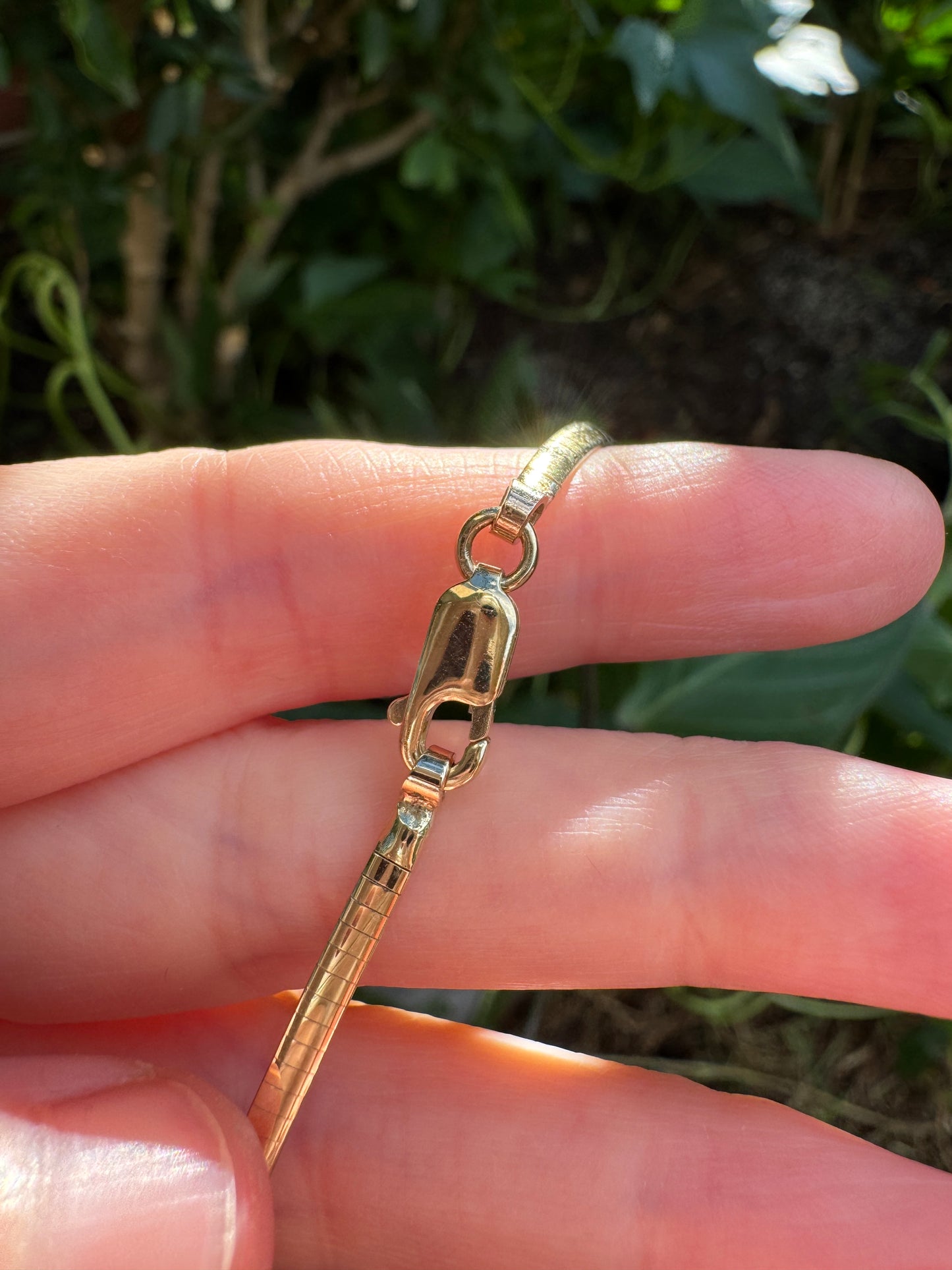 Vintage 9ct yellow gold and white gold reversible omega chain, 41.5cm / 16.34 inches