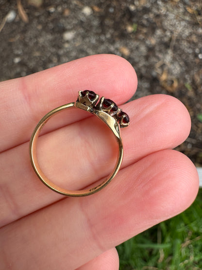 Antique Australian 18ct yellow gold three stone 0.46ct TCW garnet crossover ring