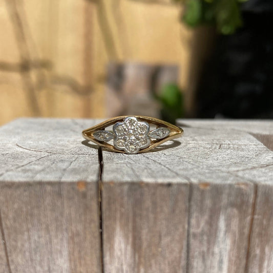 Vintage 18ct yellow gold diamond flower ring