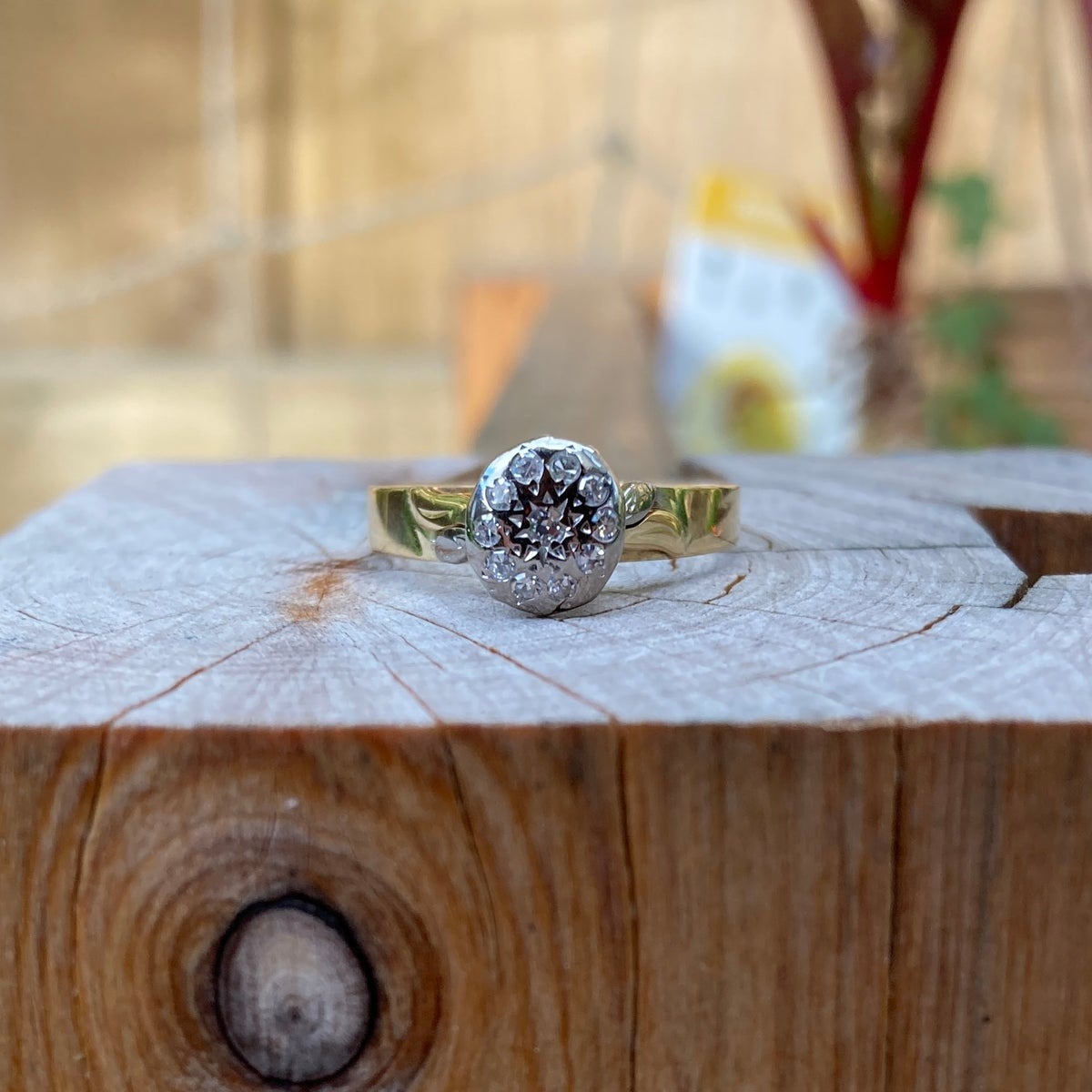 Vintage 18ct yellow gold and palladium diamond cluster ring with foliate shoulders