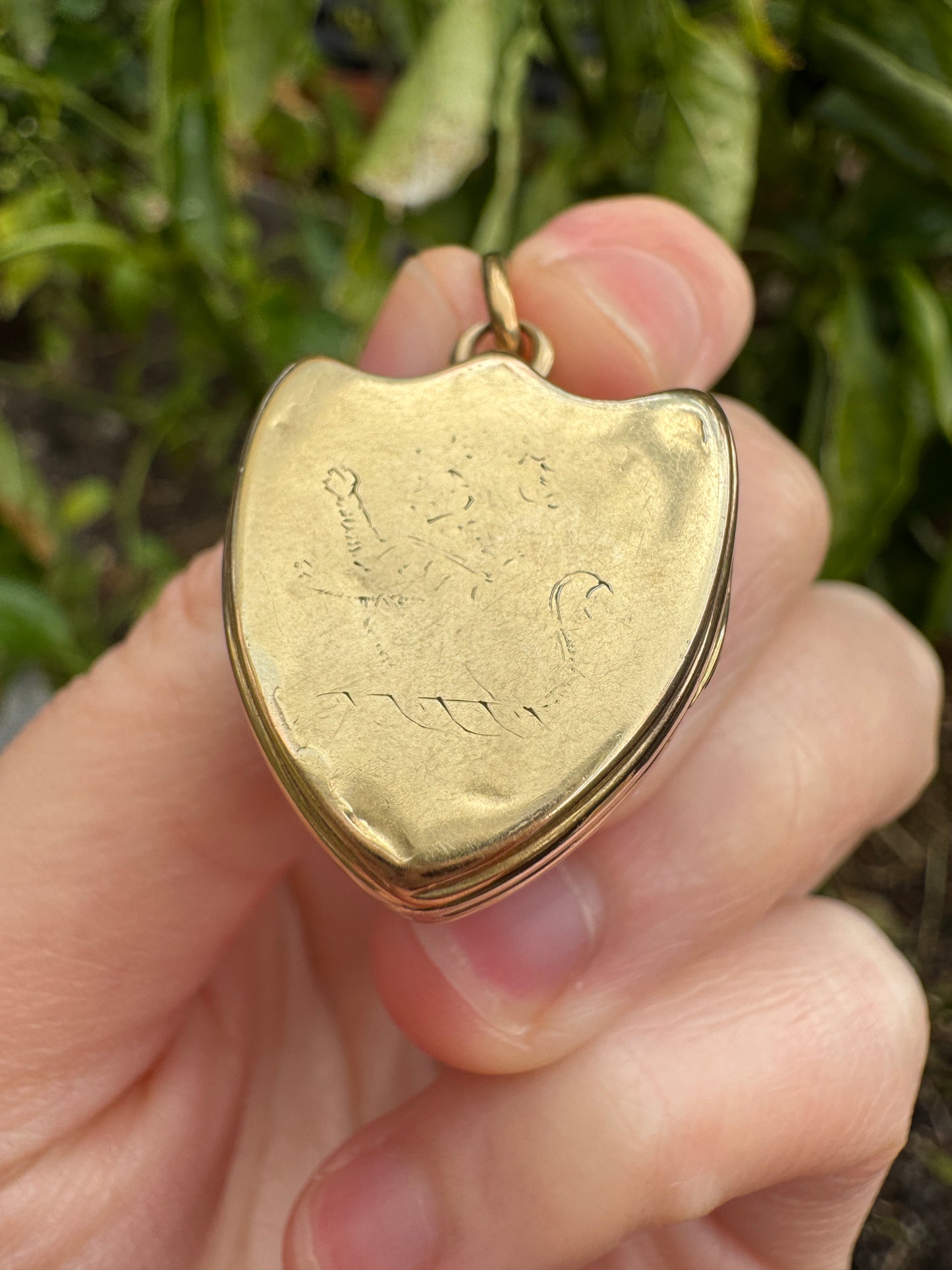 Antique 9ct yellow gold bloodstone shield locket pendant
