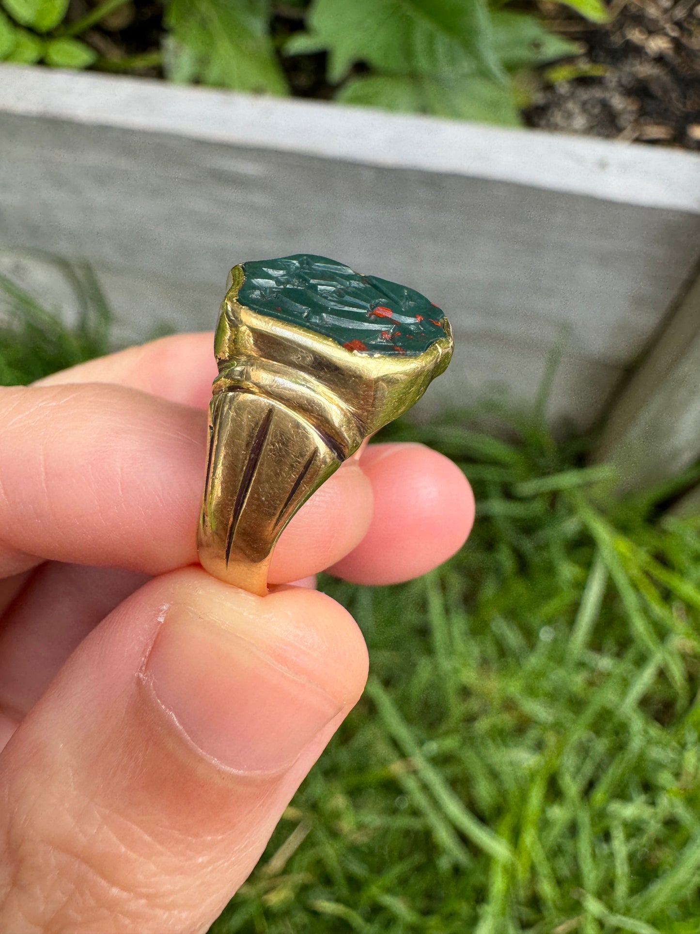 Antique Victorian 18ct yellow gold bloodstone intaglio signet ring