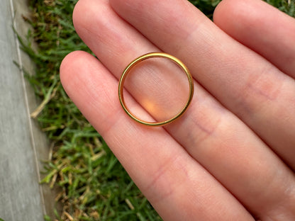 Vintage 22ct yellow gold band, 2.4mm wide, size I/4.25