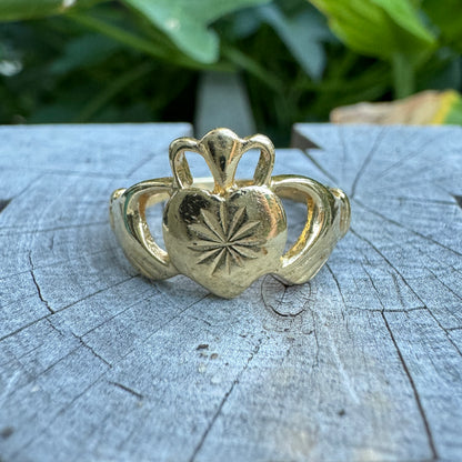 Vintage 14ct yellow gold claddagh ring