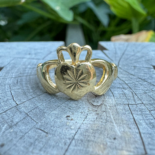 Vintage 14ct yellow gold claddagh ring