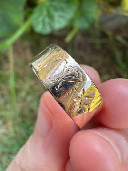 Antique 15ct rosy yellow gold 'IVY' engraved cigar band