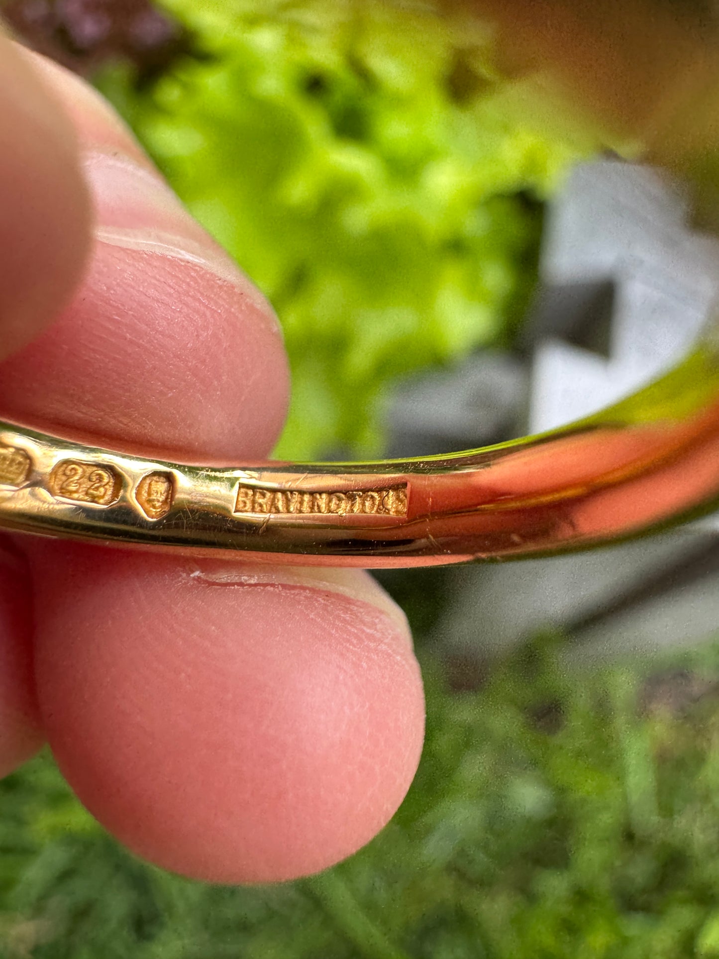 Vintage 22ct rosy yellow gold band, 2.5mm wide