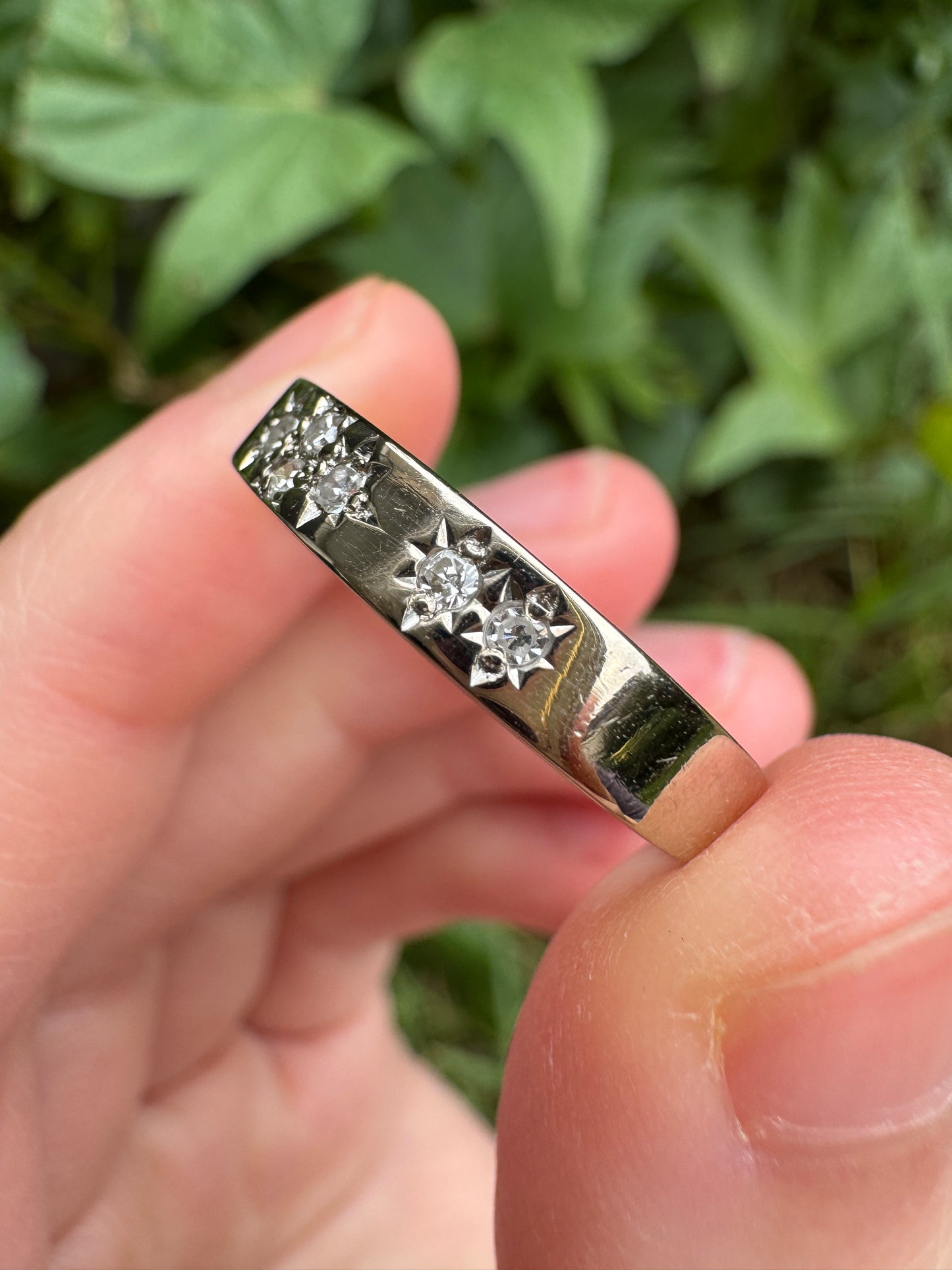 Vintage 18ct white gold eight stone 0.11ct TCW single cut diamond starset gypsy ring