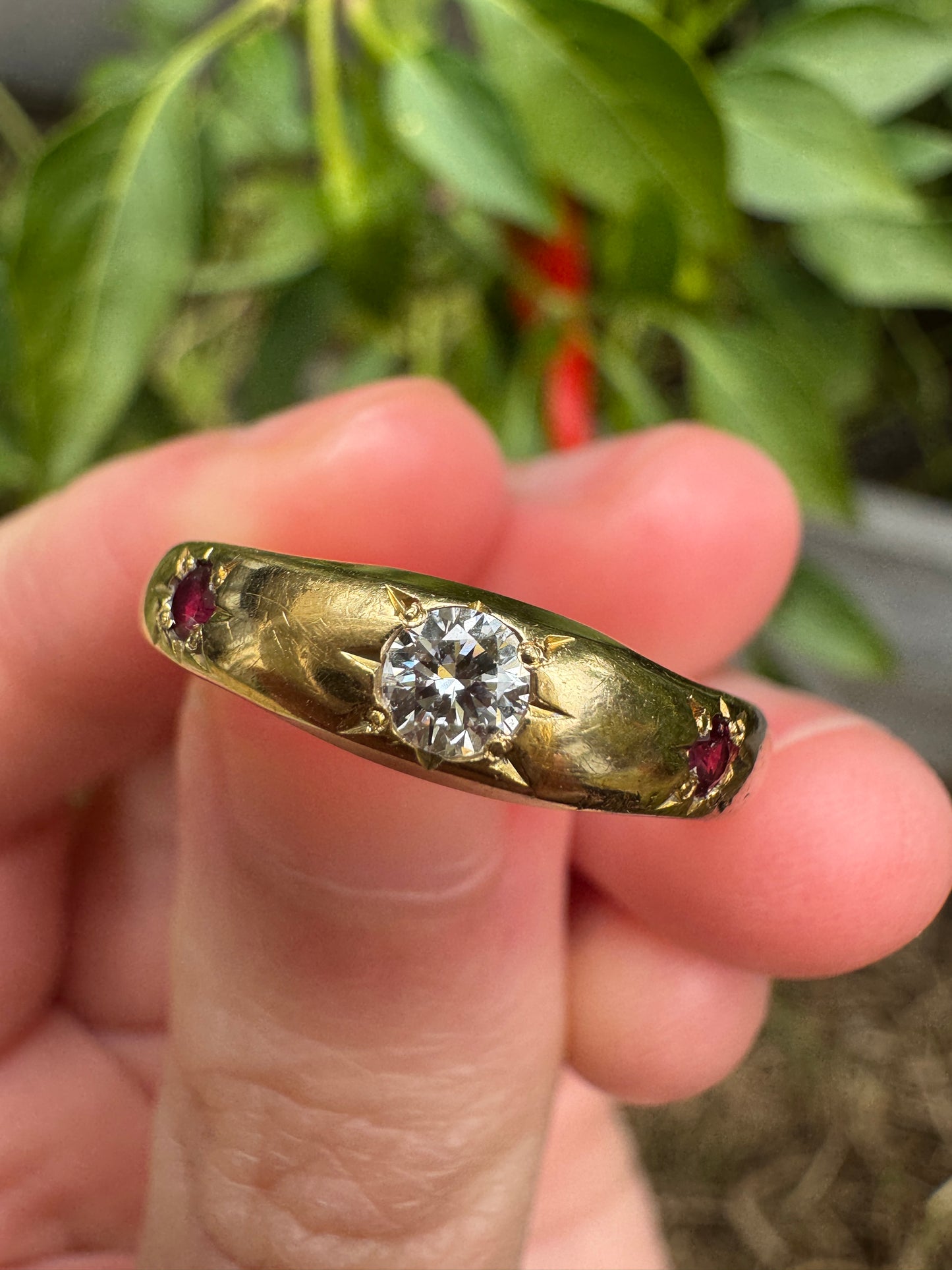 Vintage 18ct yellow gold 0.17ct round brilliant cut diamond and natural ruby starset gypsy ring