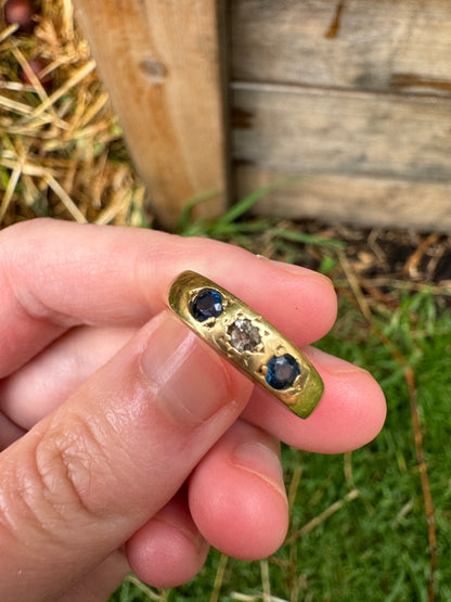 Vintage 18ct yellow gold old cut sapphire and starset old cut diamond gypsy ring