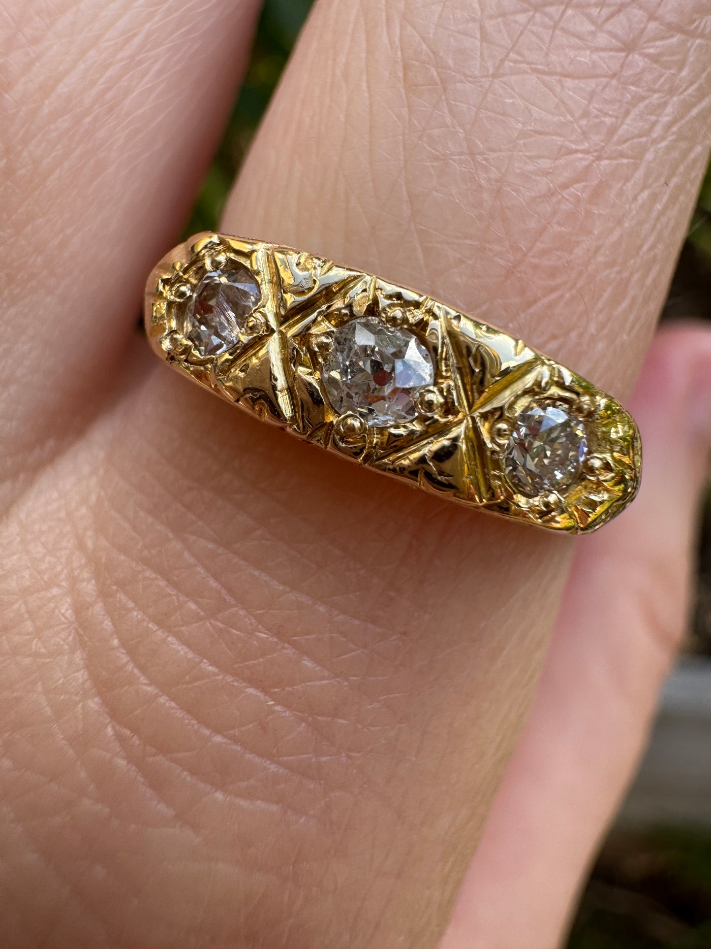 Vintage 18ct yellow gold three stone 0.28ct old mine cut diamond gypsy ring