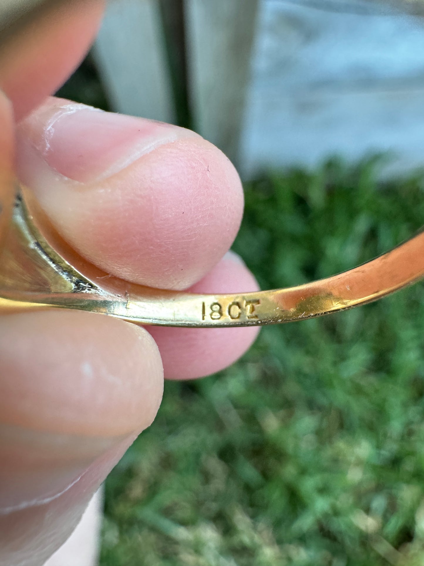 Vintage 18ct rosy yellow gold bezel set green spinel solitaire ring