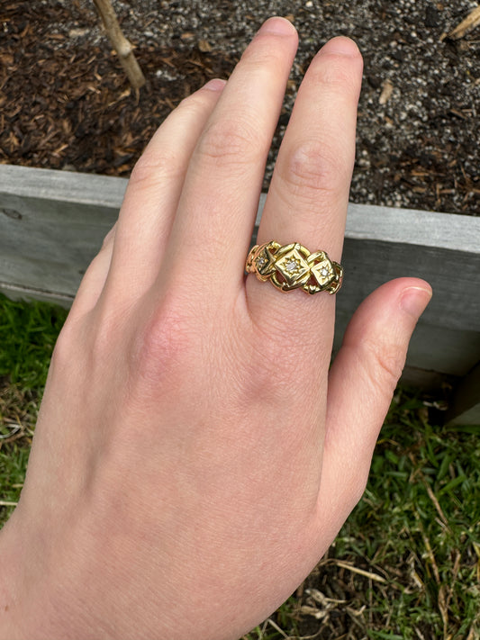 Antique 18ct yellow gold old cut diamond starset knot ring