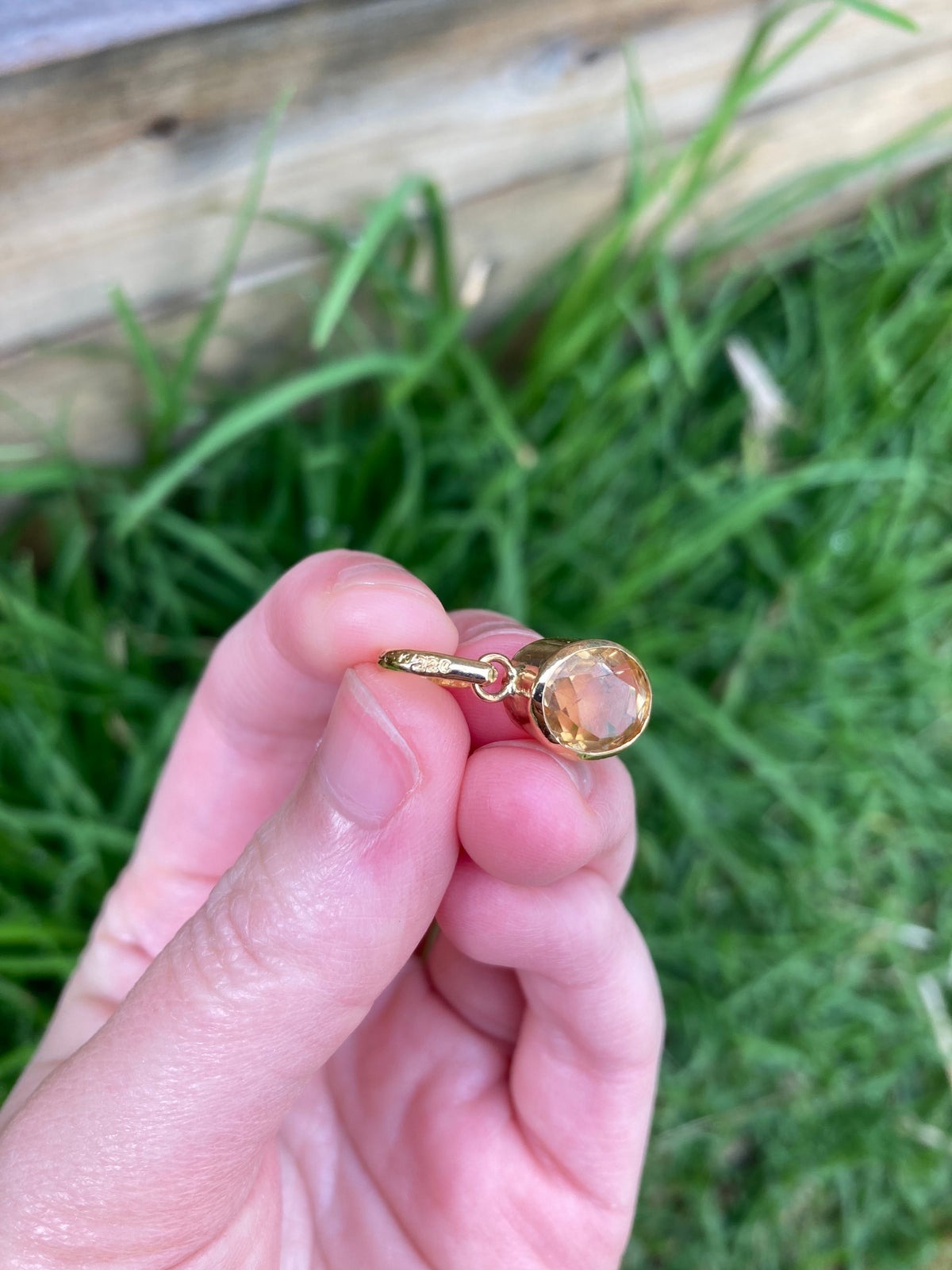 Vintage 22ct yellow gold faceted citrine pendant