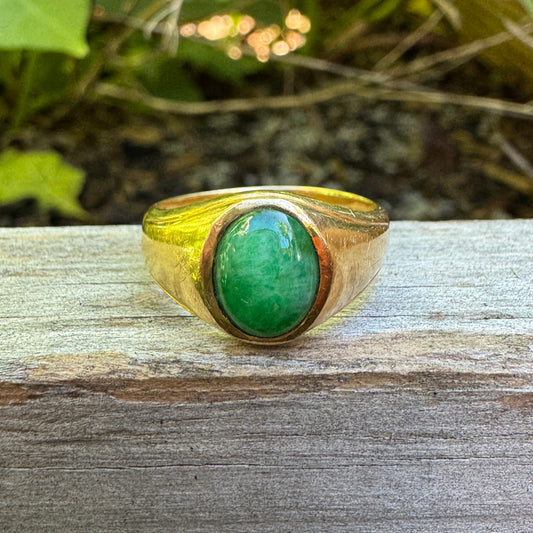 Vintage 14ct yellow gold jadeite cabochon signet ring