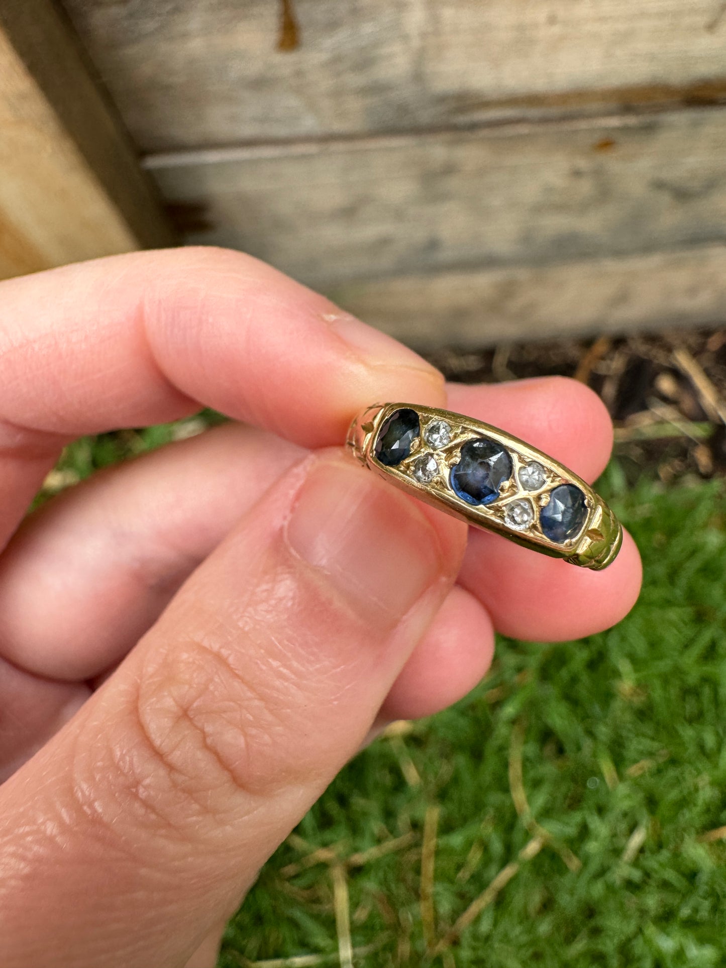 Vintage 18ct yellow gold natural sapphire and old cut diamond ring