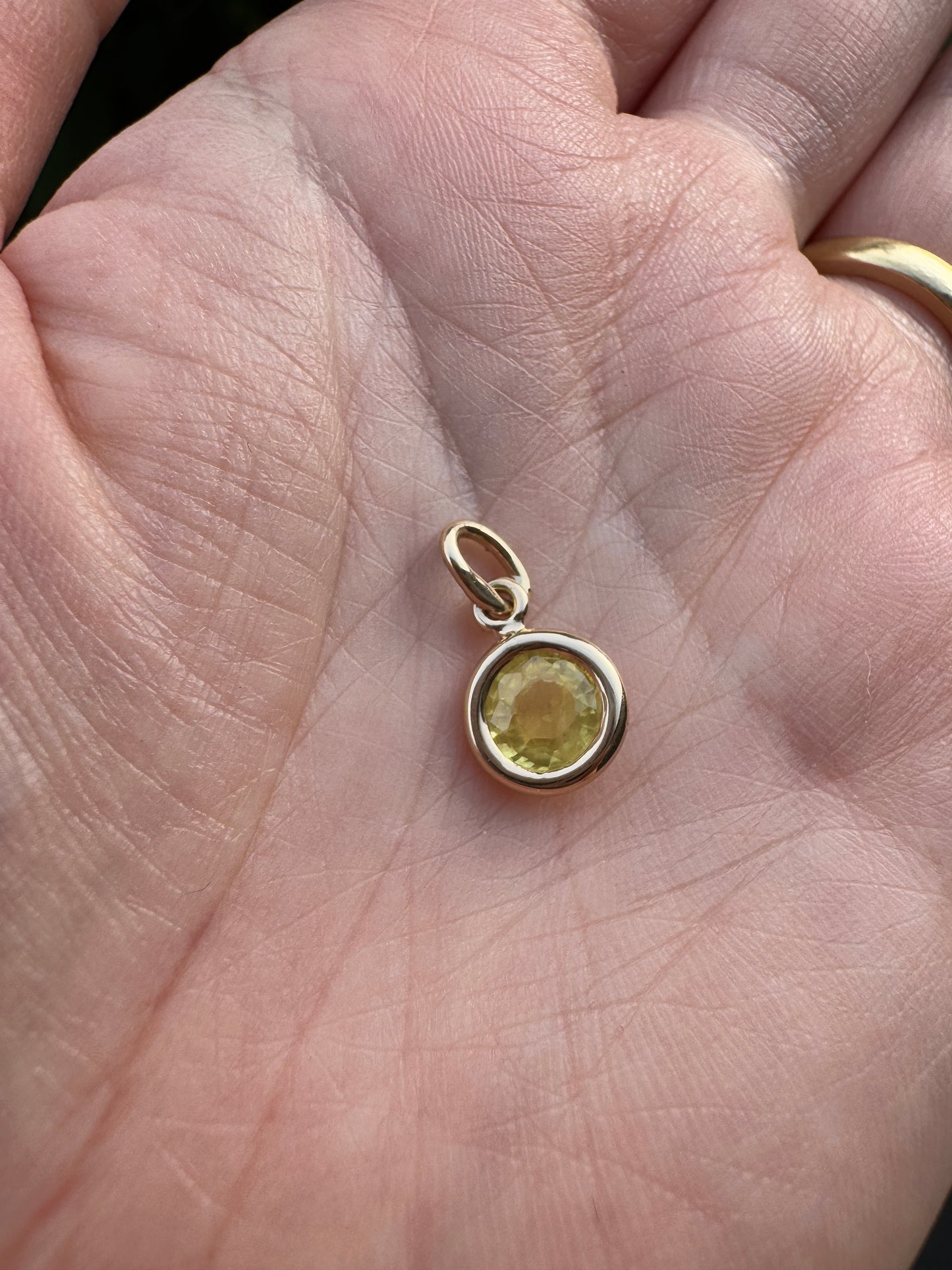 Custom 9ct yellow gold 1.15ct round cut yellow sapphire bezel set pendant