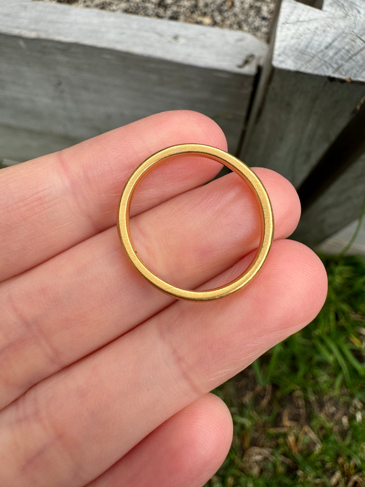 Vintage 22ct yellow gold band, 2mm wide (L.5/6)
