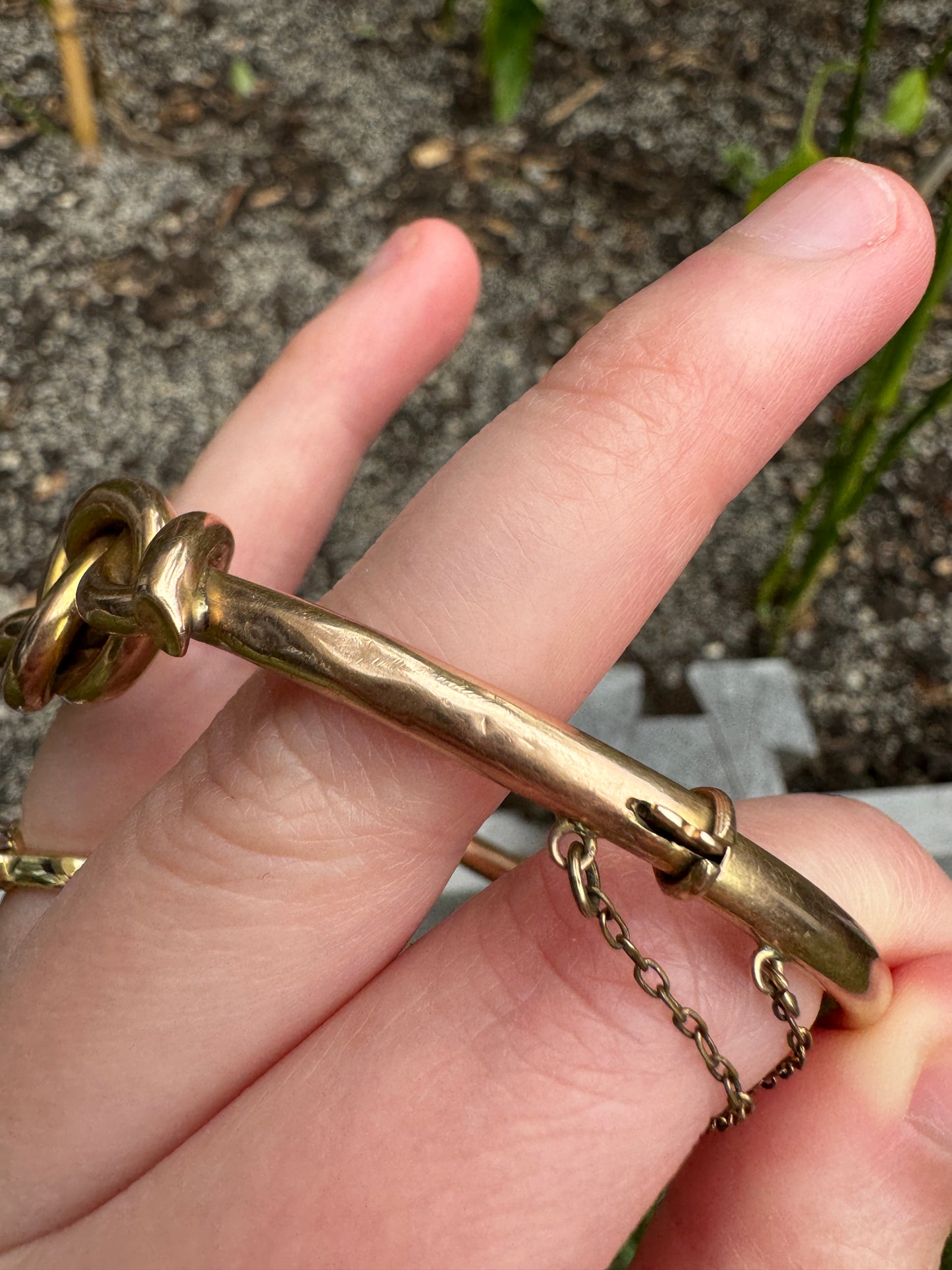 Vintage 9ct rosy yellow gold knot bangle