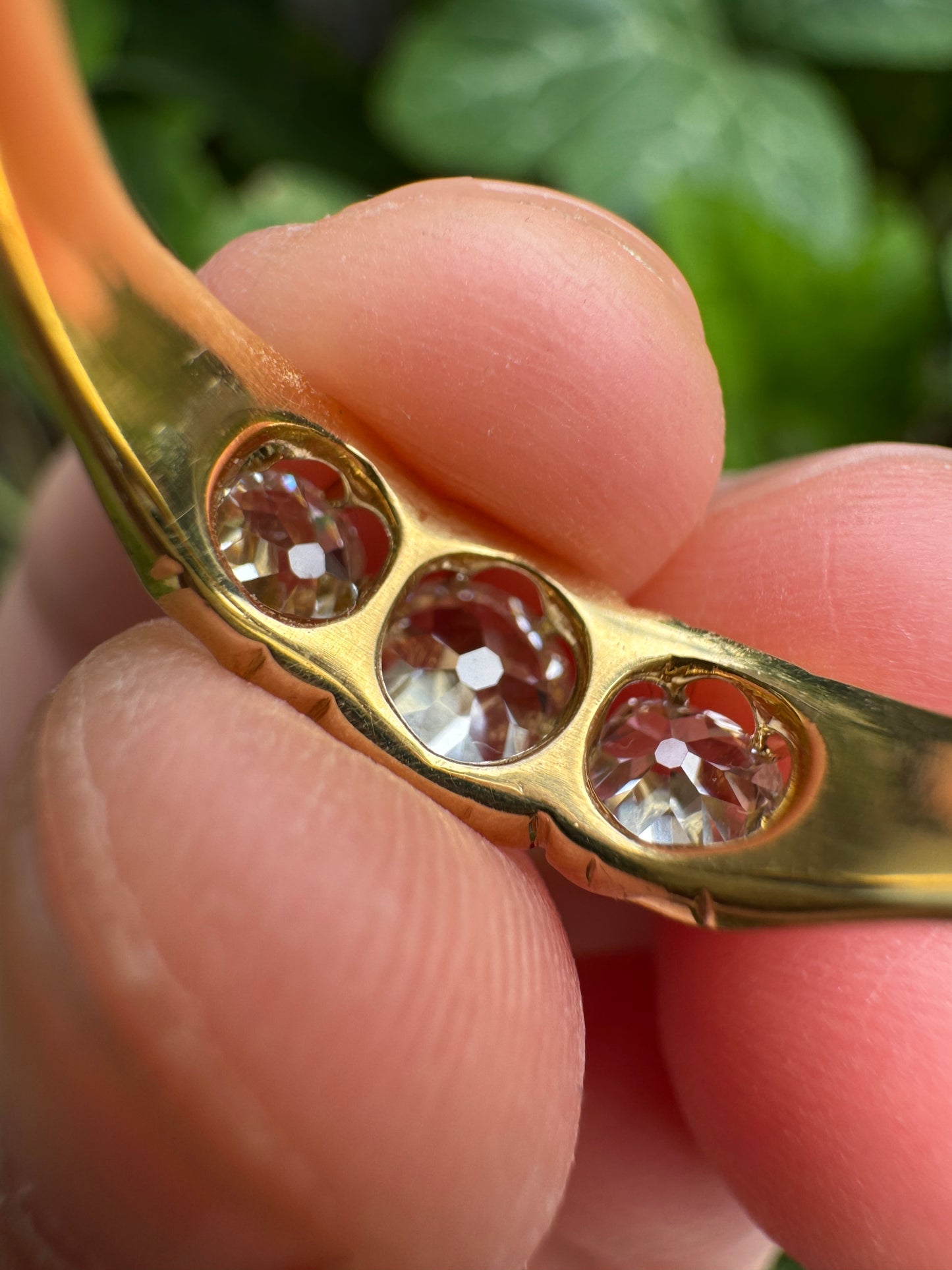 Antique 18ct yellow gold three stone 1.07ct TCW old mine cut diamond belcher ring