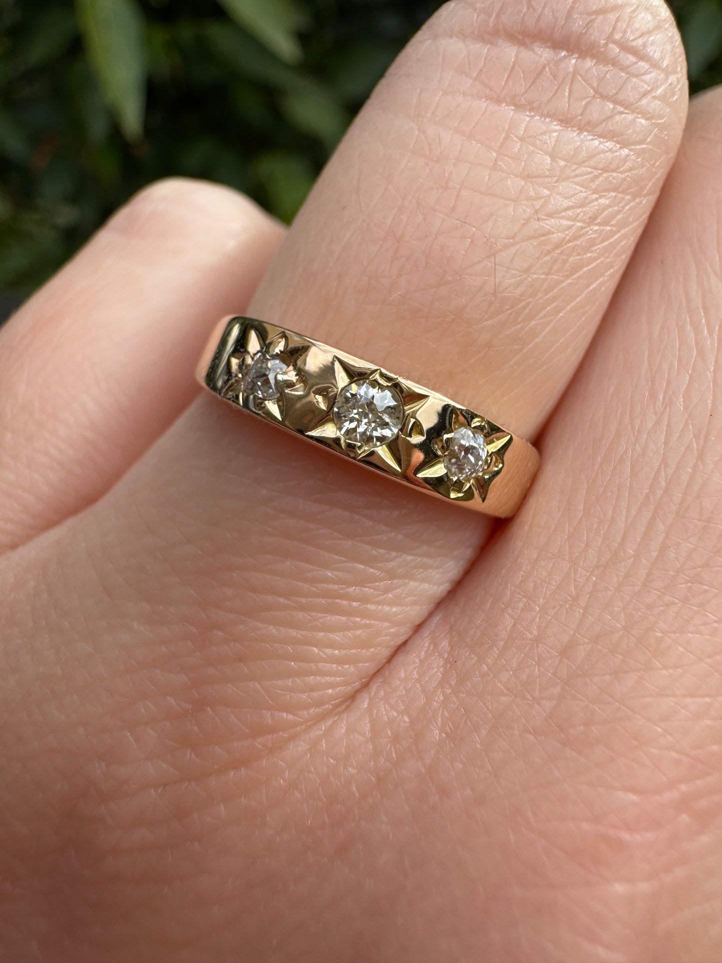 Antique 18ct yellow gold three stone old mine cut diamond starset gypsy ring