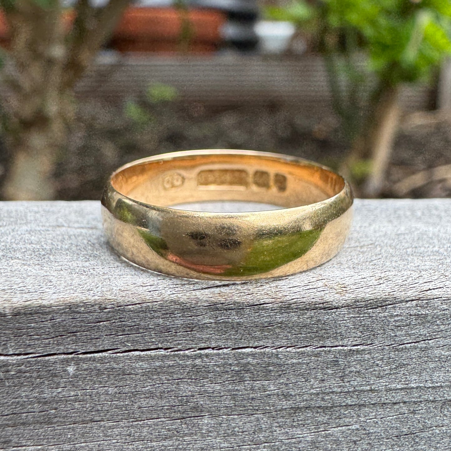 Antique Victorian 15ct yellow gold band, 4.7mm wide