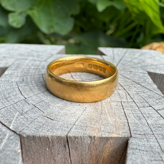 Antique 22ct yellow gold band, 5mm wide