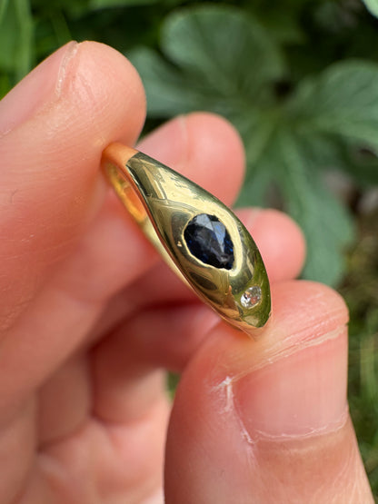 Vintage 18ct yellow gold pear cut sapphire and old European cut diamond gypsy ring