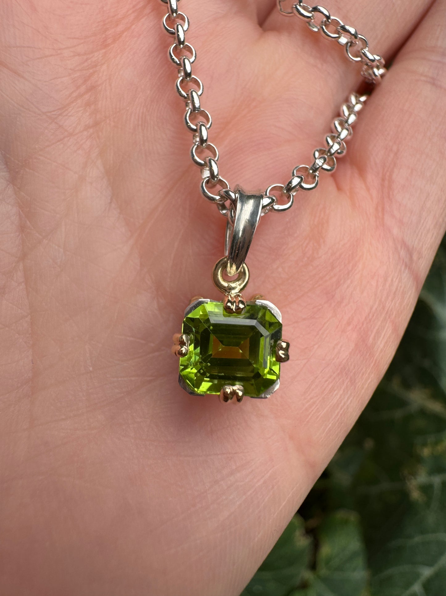Custom handmade sterling silver and recycled 18ct yellow gold 2.09ct peridot necklace, 47cm / 18.5 inches long