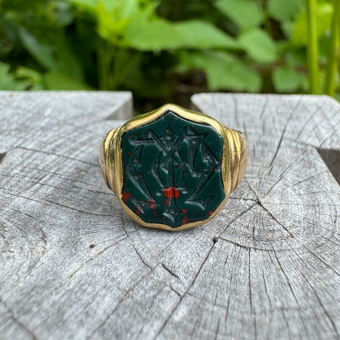 Antique Victorian 18ct yellow gold bloodstone intaglio signet ring