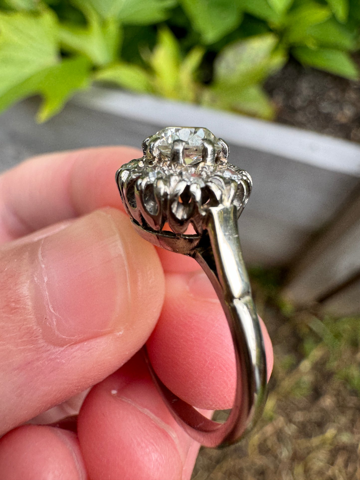 Vintage 18ct white gold 0.75ct TCW old mine cut diamond cluster ring