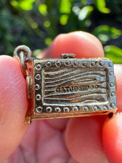Vintage 9ct yellow gold opening treasure chest charm