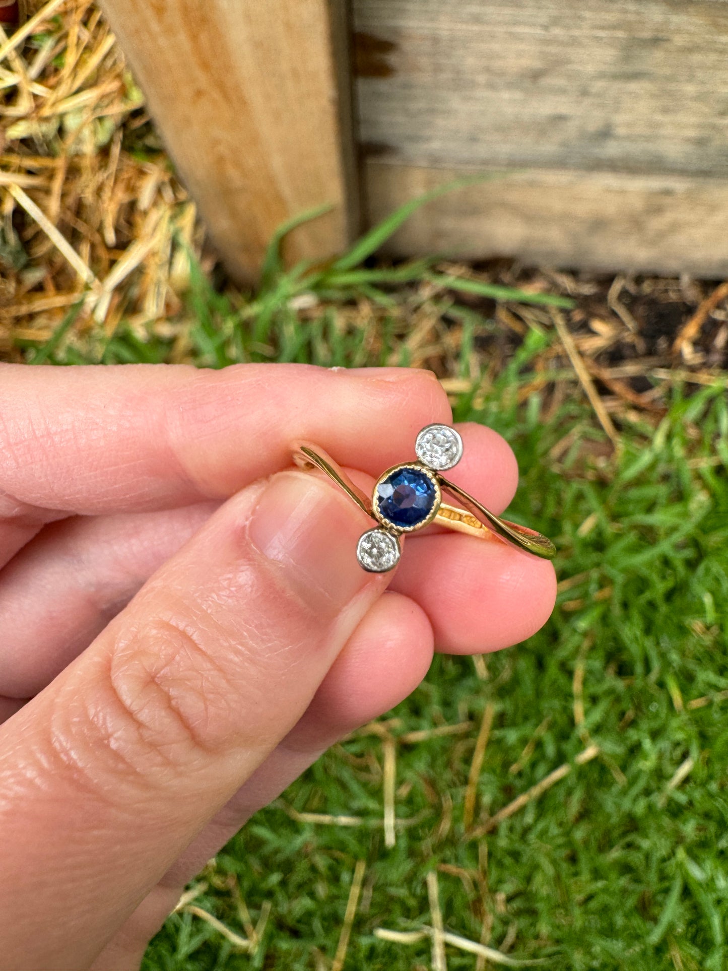 Antique 18ct yellow gold old cut sapphire and old mine cut diamond three stone vertical ring