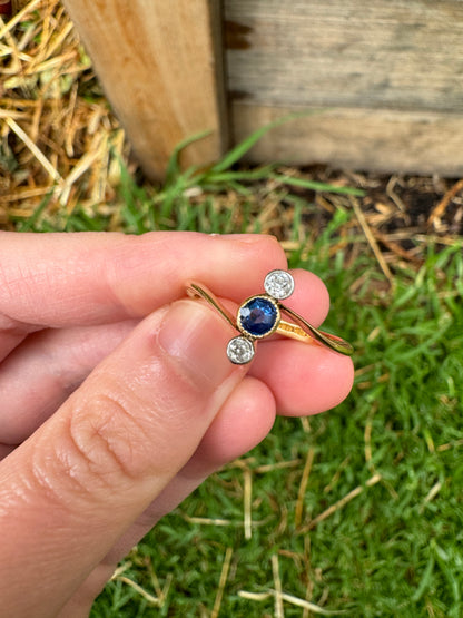 Antique 18ct yellow gold old cut sapphire and old mine cut diamond three stone vertical ring